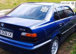 Седан BMW 3 серия 1991 в Черневцах