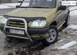 Позашляховик 5 дверей Chevrolet Niva I 2004 у Краснокутську