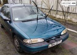 Лифтбек Ford Mondeo I 1993 в Шумске