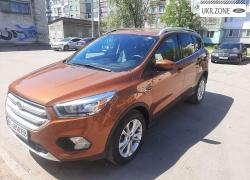 Позашляховик 5 дверей Ford Escape III Рестайлінг 2016 у Горішніх Плавнях