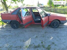 Седан Renault 21 I 1988 у Буську