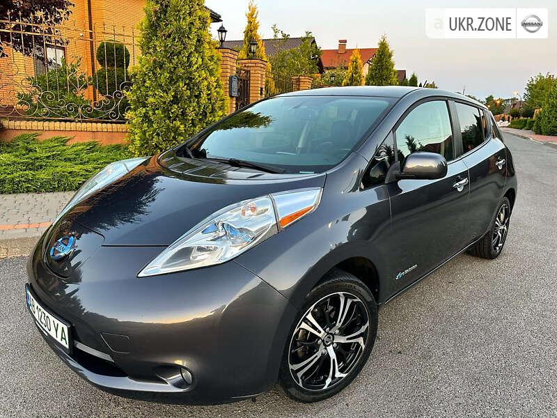 Nissan Leaf черный